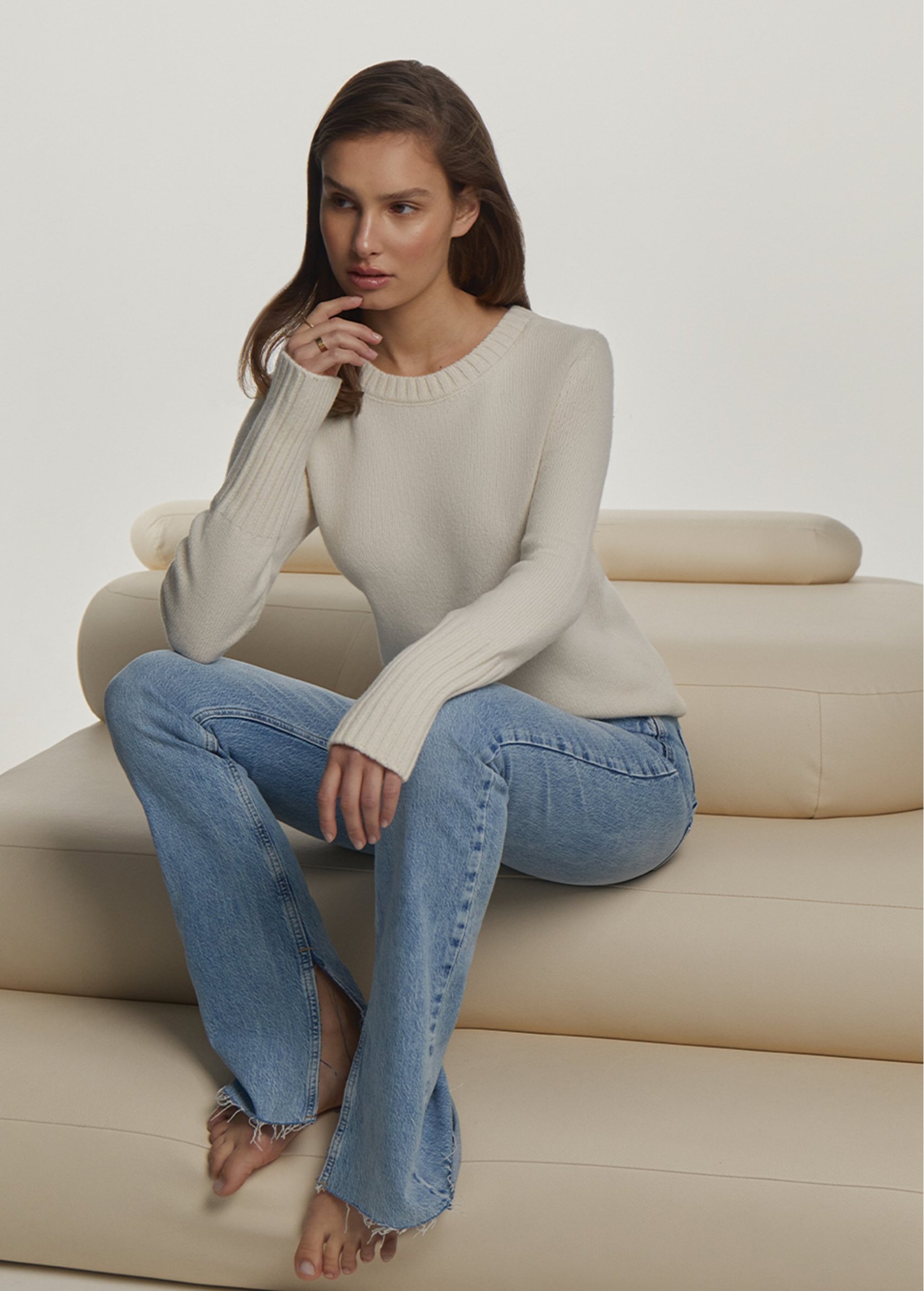 Women's jumper milk, Mareoni — on model, lifestyle 2