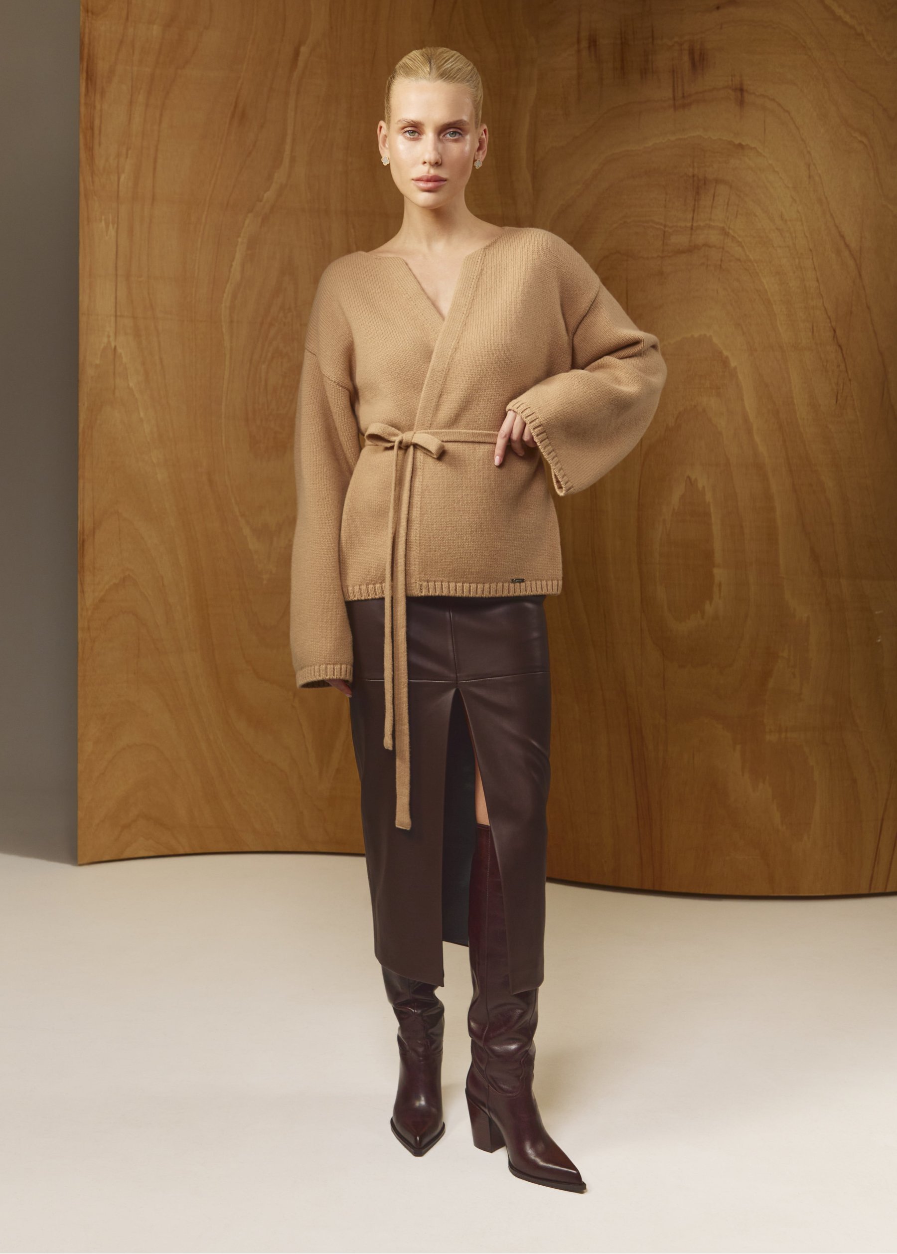 Women's cardigan caramel, Mareoni — on model, lifestyle
