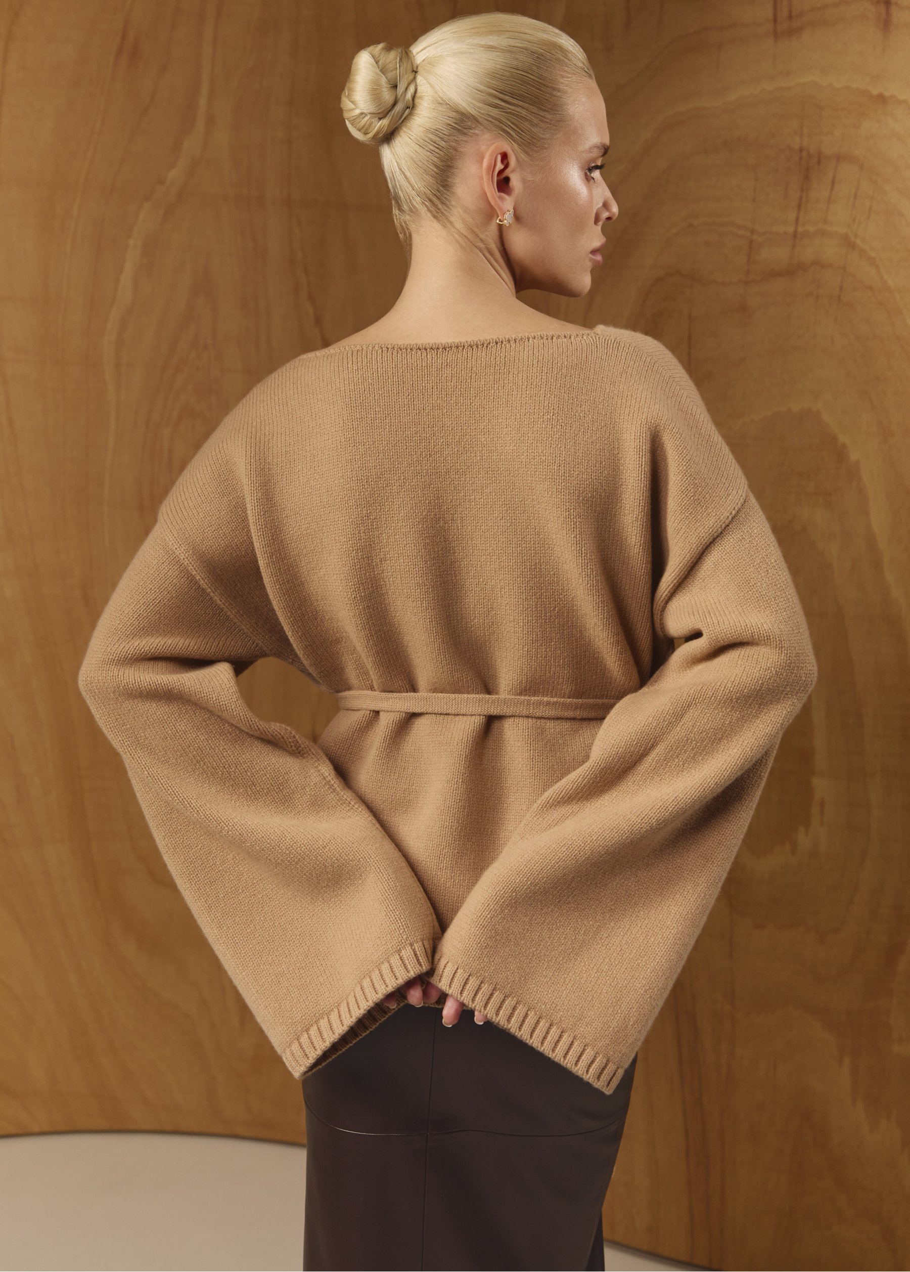 Women's cardigan caramel, Mareoni — on model, back view