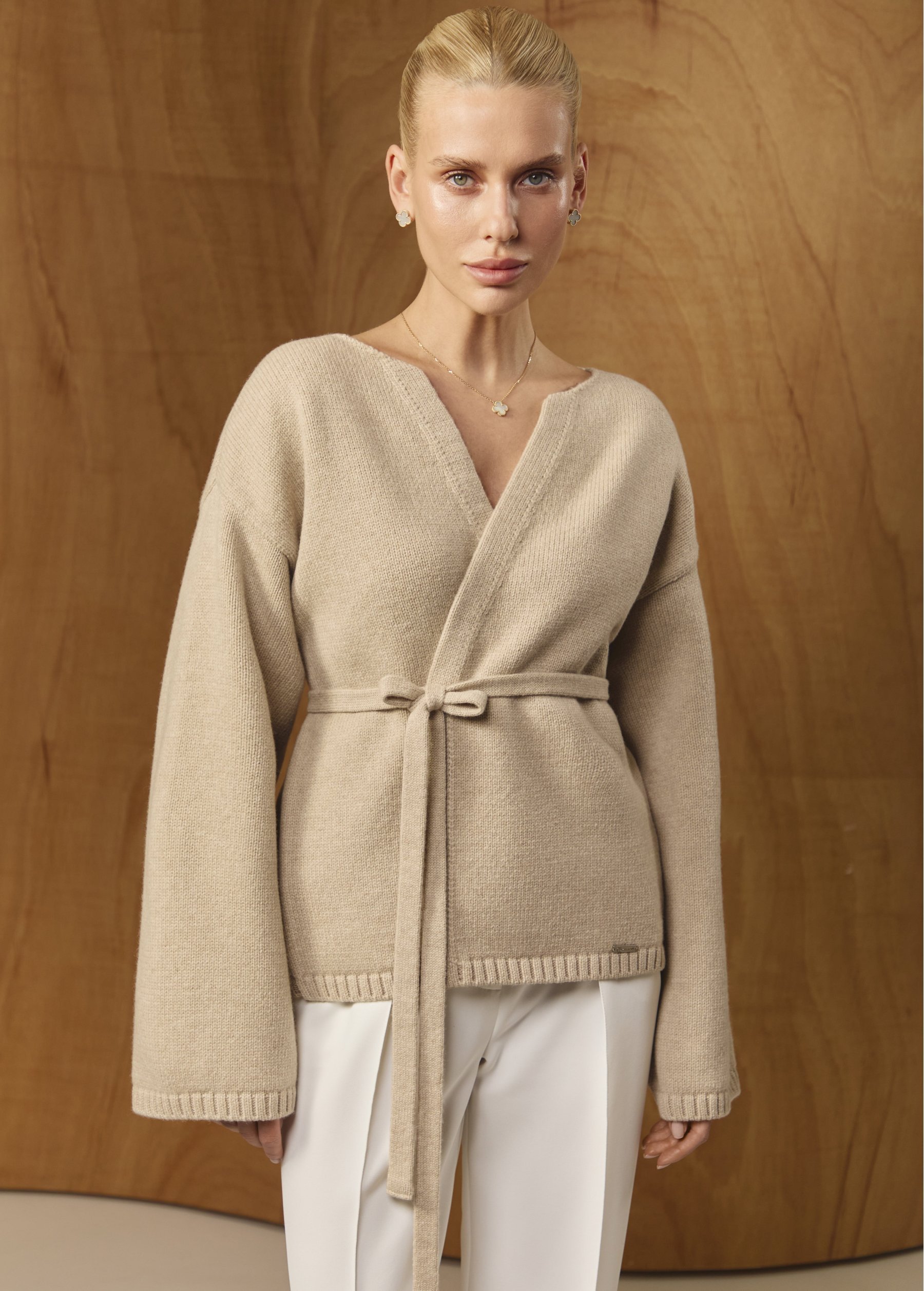 Women's cardigan knit sand, Mareoni — on model, front view