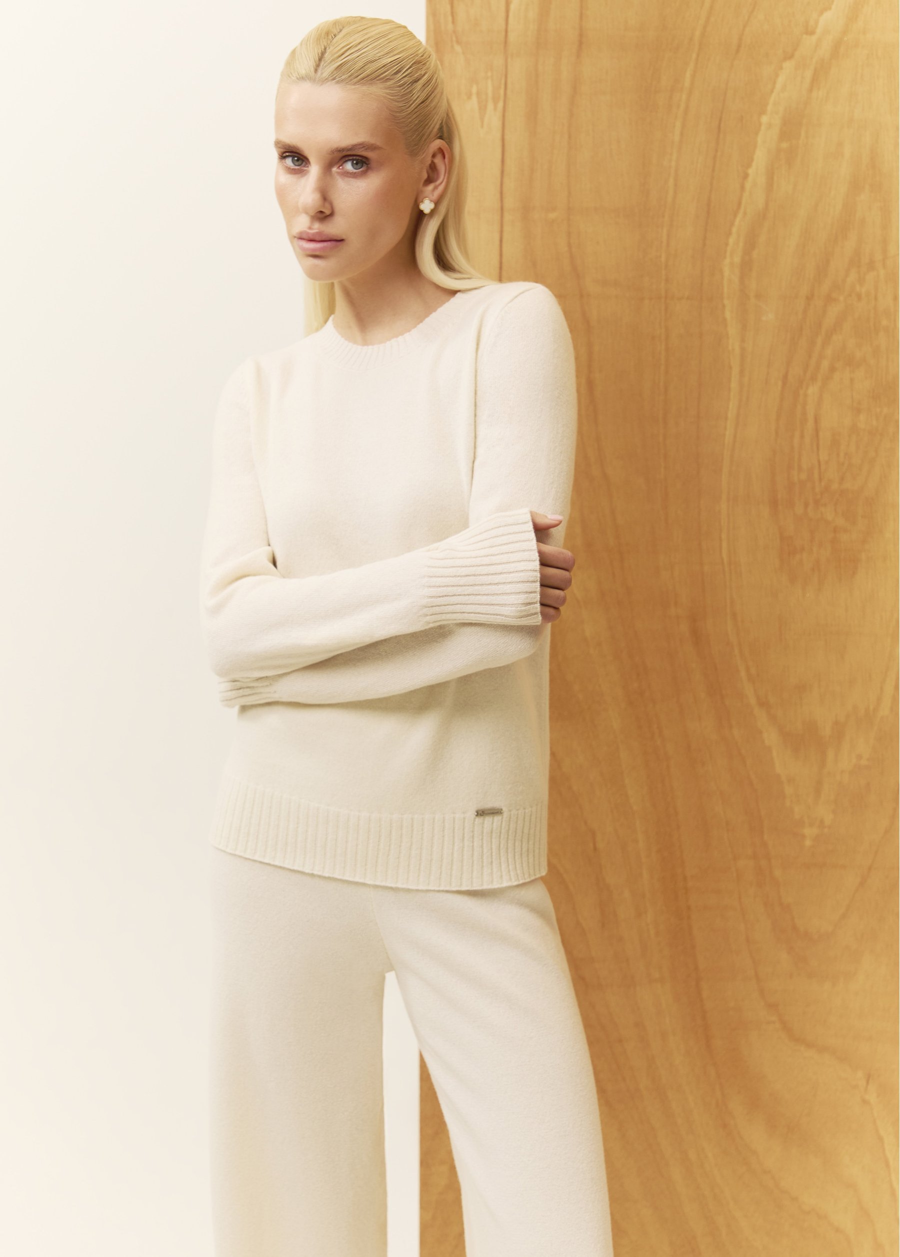 Women's long sleeve top milk, Mareoni — on model, waist-up